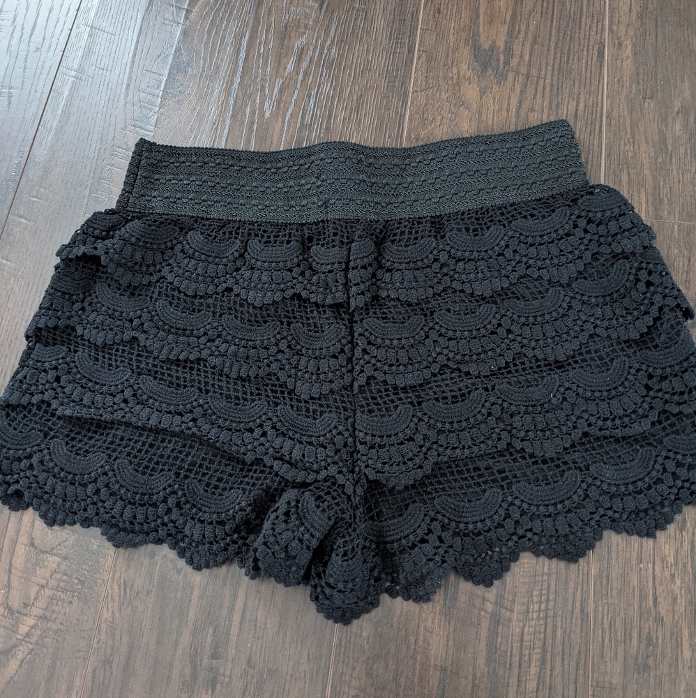 LA Class Lace Shorts - Picture 2 of 4